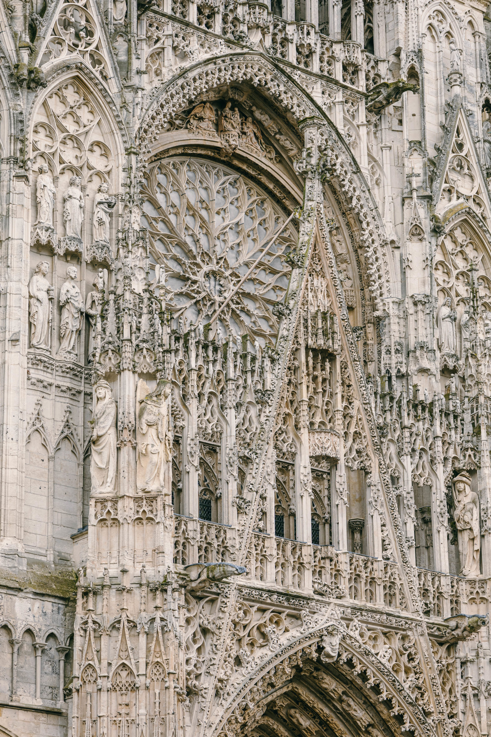 détails sur la façade de la cathédrale de rouen